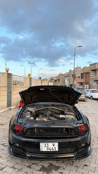 موستنك 6 سلندر  موديل 2013 للبيع فقط رقم بغداد حادثه جاملغ وبنيد قطعتي...