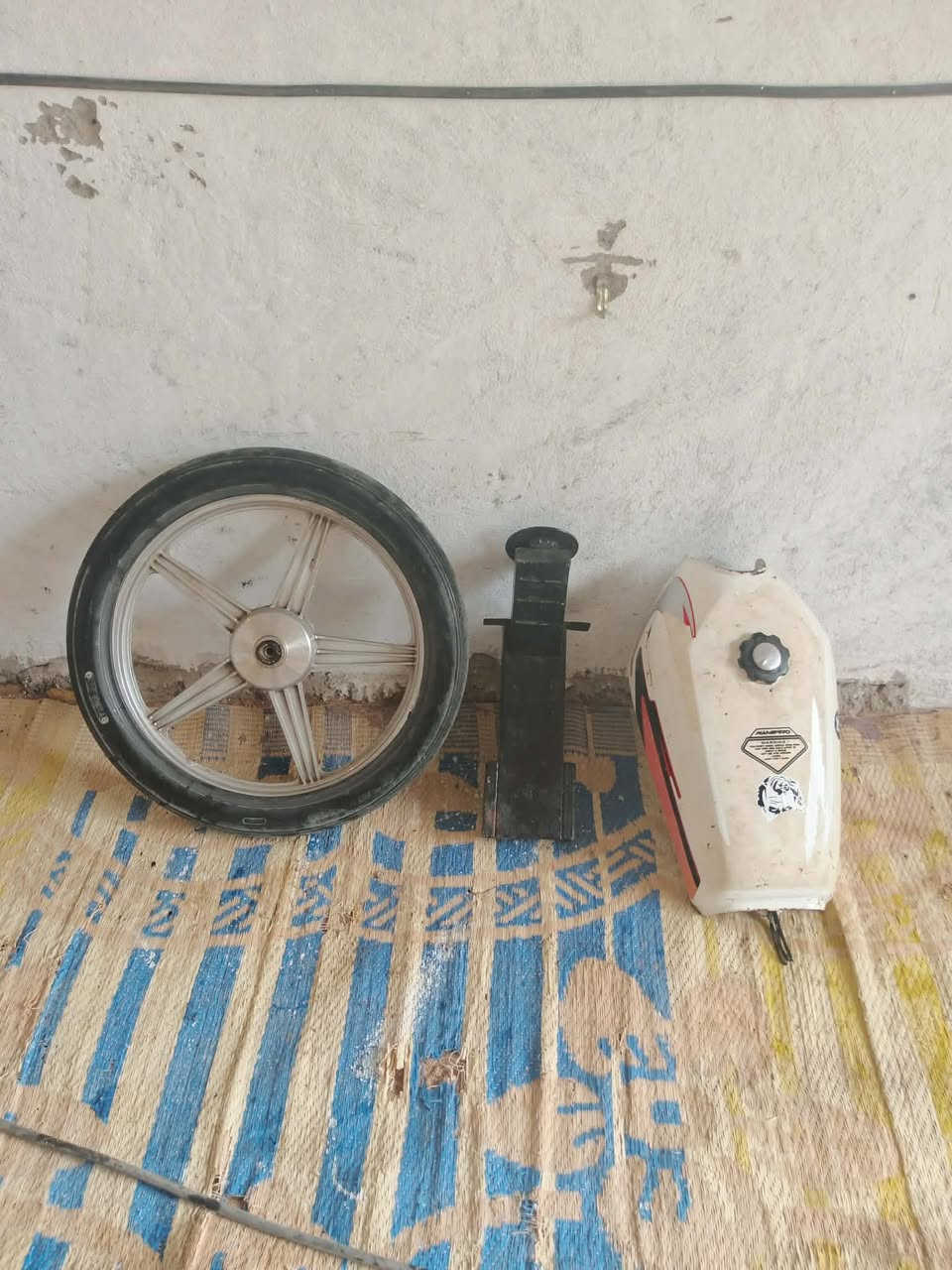 السلام عليكم مدكر 25 ويل هوة وتايرة 15 وتانكي ب10 ***********
