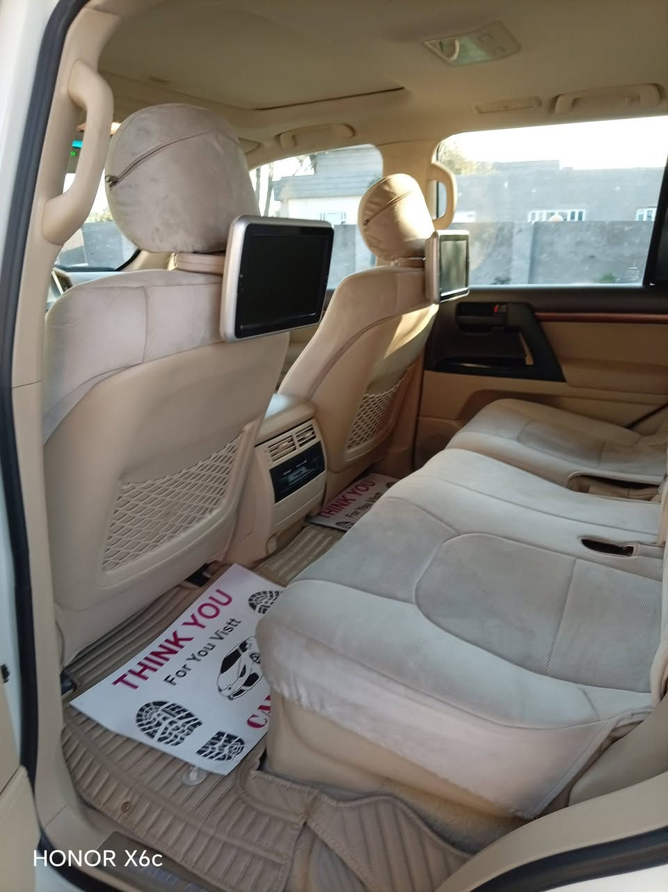 سلام عليكم للبيع لاندكروز 2017
سيارة جديدة
فول موصفات
محرك 6
ترهم مراوس
التواصل
بي وتساب
***********
