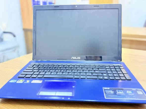 للبيع لابتوب ASUS K53S
المواصفات:
 معالج Intel Core i3
 كرت شاشة NVIDIA GeForce GT 520M
 منفذ USB 3.0 سريع
 شاشة 15.6 إنش
 كيبورد كامل مع نُمباد
 تبريد IceCool وتوفير للطاقة

الاتصال على الرقم 
***********
