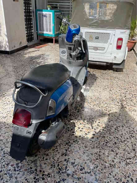 السلام عليكم دراجه بوليس نوزل للبيع 
دراجه نضيفه مكينتها ناعمه اي نقوص  مابيها دراجه كامله مكمله سلف اشاير كلوب ناصي هورن دراجه نضيفه 
سعر 700وبيها مجال 
عنواني بغداد
الاتصال على هذا الرقم ‭0771 326 3494‬ بغداد
