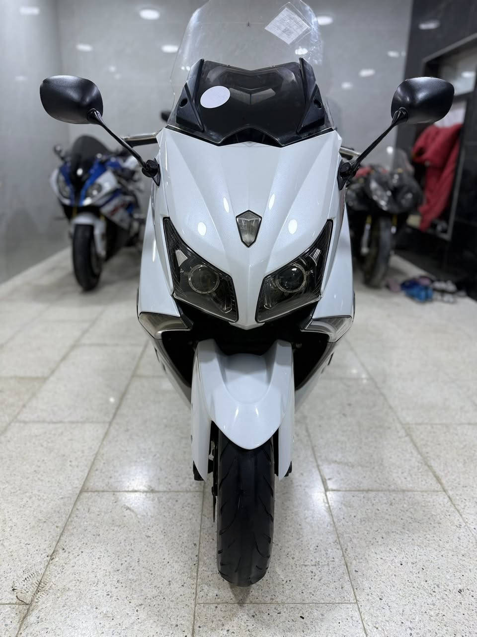 بسم الله ما شاء الله
رمبة غير مستخدم تي ماكس ٢٠١٤
جديدة بمعنى الكلمة نظافة ١٠٠/١٠٠
بيع فقط بدون رقم فقط عقد بيع وشراء 
عنواني مدينة الصدر شارع الفلاح قطاع ١٢
السعر ٥٧ ورقة الراغب بالشراء هـ***********
