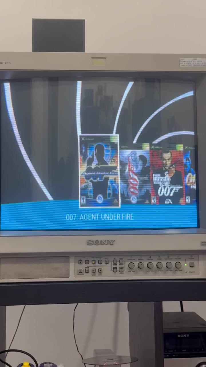 اكس بوكس اورجنال
مهكر وبي اخر نظام XBMC الي تكدر تربطه نت وتنزل تطبيقات ومحاكيات مع Isignia في حال تريد تلعب اونلايت
بي احدث bios الي هو Cerbios تكدر تشد هارد مستقبلا الحجم الي تريدة

الجهاز بي هارد ٥٠٠ كيكا
IDE cable 80 pin
IDE to SATA adapter 
بي تقريبا ٢١٠ لعبه من اقوى العاب الاكسبوكس وياهم 
مع محاكيات سيكا و nes و snes وكل العابهم
صور الغلاف لكل لعبه
الدرايف ميشتغل وما اعتقد تحتاجه
السعر ١٠٠ الف
مكاني بغداد لا يوجد توصيل


**إذا كنت صاحب هذا الإعلان وتريد حذفه لأي سبب، رجاءا أرسل رسالة إلى الدعم الفني**