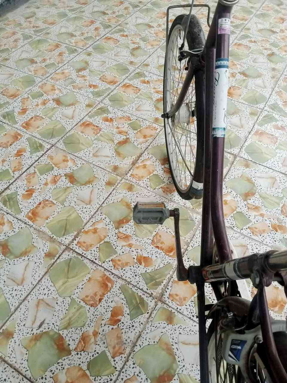 سلام عليكم بيسكل للبيع ياباني حجم 26 كير وحساس فول بيسكل كامل ما نقصة برغي دسك كبس  الصلي بيسكل شخط ما بي سعر 95 وبي مجال مكان حلة مقابل كوين بارك***********
