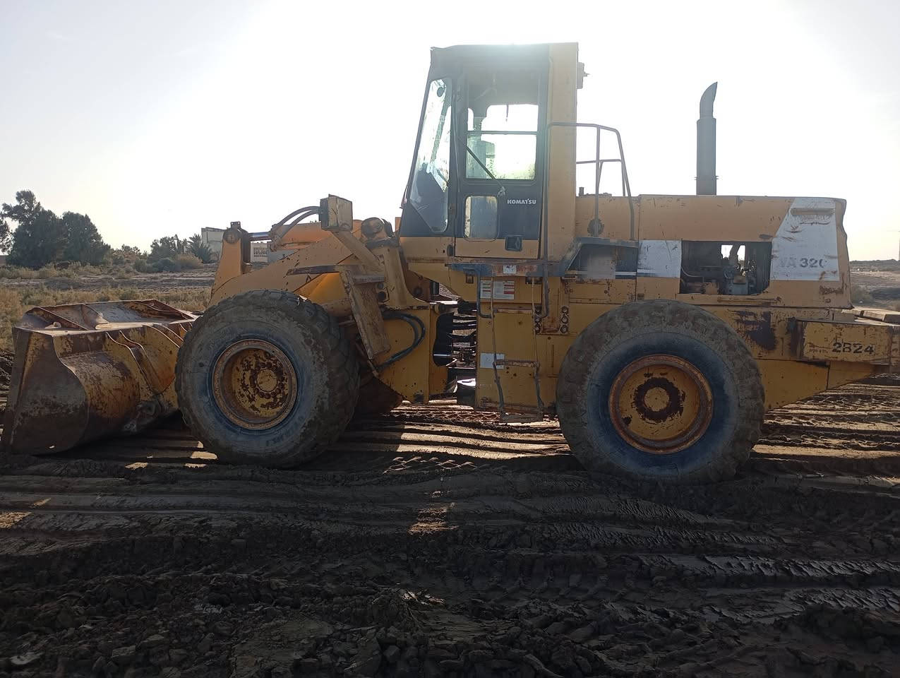 للبيع او مراوس بسياره كوماتسو موديل 98 حجم 320 كفاله عامه جاهز من كلشي حالين بالعمل مكينه كير كفاله دفع رفع مكينه جاهزه ستفسار ***********
