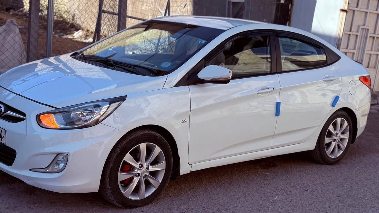 اكسنت خليجي ٢٠١٣ الشركه العامه
محرك دوش ١٦٠٠ سياره نظيفه وجديده  صدر وتخم تاير وتبريد السياره بيها صبغ الهلال الخلفي جوه قبغ البانزين فقط
السعر ١٠٦ بيها مجال بسيط
رقمها بغداد بسمي في حي الاعلام
*********** بغداد, العراق
