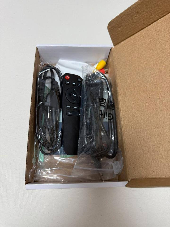 سلام عليكم
متوفر داتا شو 
——————-
الموصفات :-
وايفاي بلوتوث  
يرمونت
و يدعم  Screen Mirroring
( انعكاس شاشة)
للاندرويد و الايفون
تحتوي على منافذ 
‏h dmi‏
Usb
قوة العدسة 17 الف لومنس 
داتا شو يعمل في 
الاضاءة العالية والدقة 1080
و يدعم 4k
سبيكر داخلي وصوت عالي جداً
زوم تكبير تصغير حسب
 احتياجك  وتفتح مساحة الصورة
 حتى 12 انش تقريباً 3 متر 
كل هذا بسعر بعد التخفيض من 
سعرها120 الف يوجد توصيل


**إذا كنت صاحب هذا الإعلان وتريد حذفه لأي سبب، رجاءا أرسل رسالة إلى الدعم الفني**