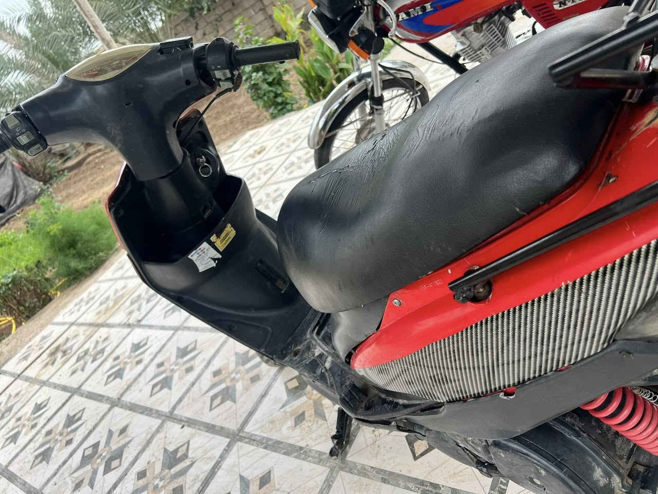 سلام عليكم ماكس عدله شلعه ومعدل نكره سلف صالنصه رياضي محرك مفتوح ولفات لا دخان ولا تنقيص مكان دوانيه دغاره سعر ٣٧٥ وبيه مجال لطيبين ***********
