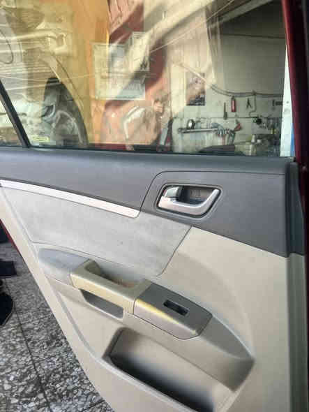 السلام عليكم ام كراند C7 موديل 2013 السيارة رقم دولي سنوية جديدة هزة جديدة مصفرة من الغرامات السيارة مكفولة من الضربة مصبوغة حزام للجمالية صدر حدادية جديدة تخم تاير باتري جديد تبريد ثلج اي نقص مابيهة مواصفات فتحة جلد اشاير بل مري ويل كب النترا 19 شاشة كامرة السيارة بمعنى الكلمة حلوة كير ومكينة كورلا نحلة 1800 
العنوان بغداد المشتل
السعر 62 $ وبيهة مجال بسيط
هاتف 📞 ***********
