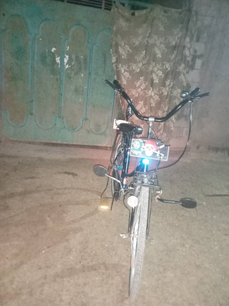 سلام عليكم شباب بايسكل للبيع بايسكل ماعايزه شي بايسكل عل شركه موديل 24 المكان مشخاب سوق شعلان السعر خاص  والخاص مفتوح او تصال علا رقم ***********
