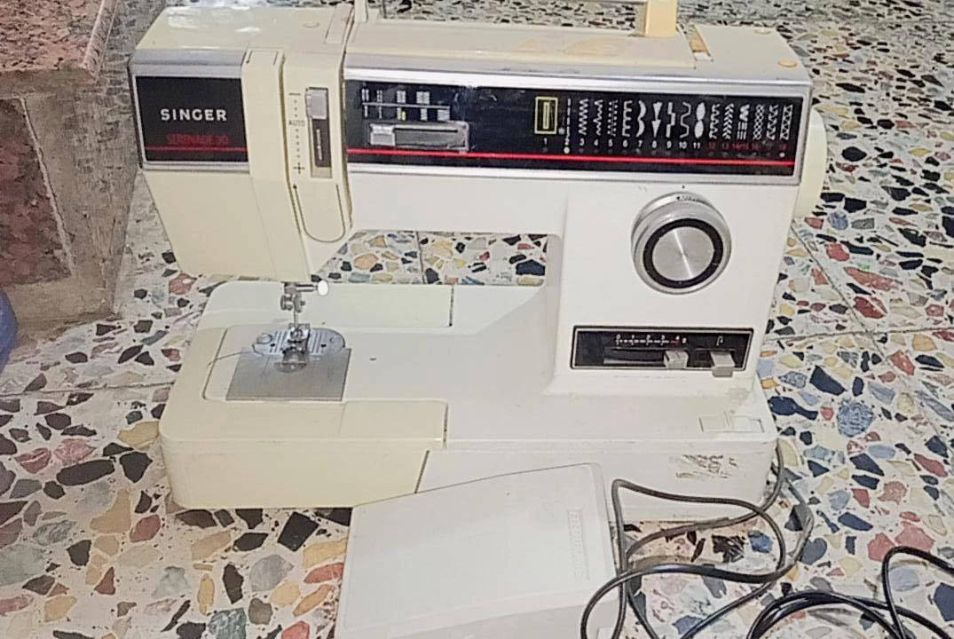 السلام عليكم مكينه للبيع جديده استخدام قليل خياطه وتطريز 110وبيهه مجال مكاني بغداد سبع اقصور ***********
