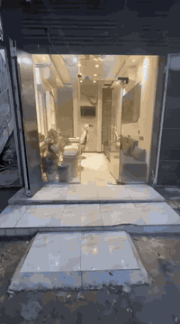 محل حلاقة كامل وجاهز من كلشي
بمنطقة شارع فلسطين قرب المجلس البلدي
معروض للبيع التفاصيل :

 خط كهرباء كامل وطني سحب
مياه حار بارد 
سبالت ثنين
وباقي الغراض والديكور مثل ما موضح بالصور
السعر المطلوب ( ٧ ) ملايين فقط
الايجار ( ٤٠٠ )

فقط تجي وتفتح وتتوكل 
واضمنلك كل زبائن المحل يجون يمك وخير من الله

للاتصال ***********
