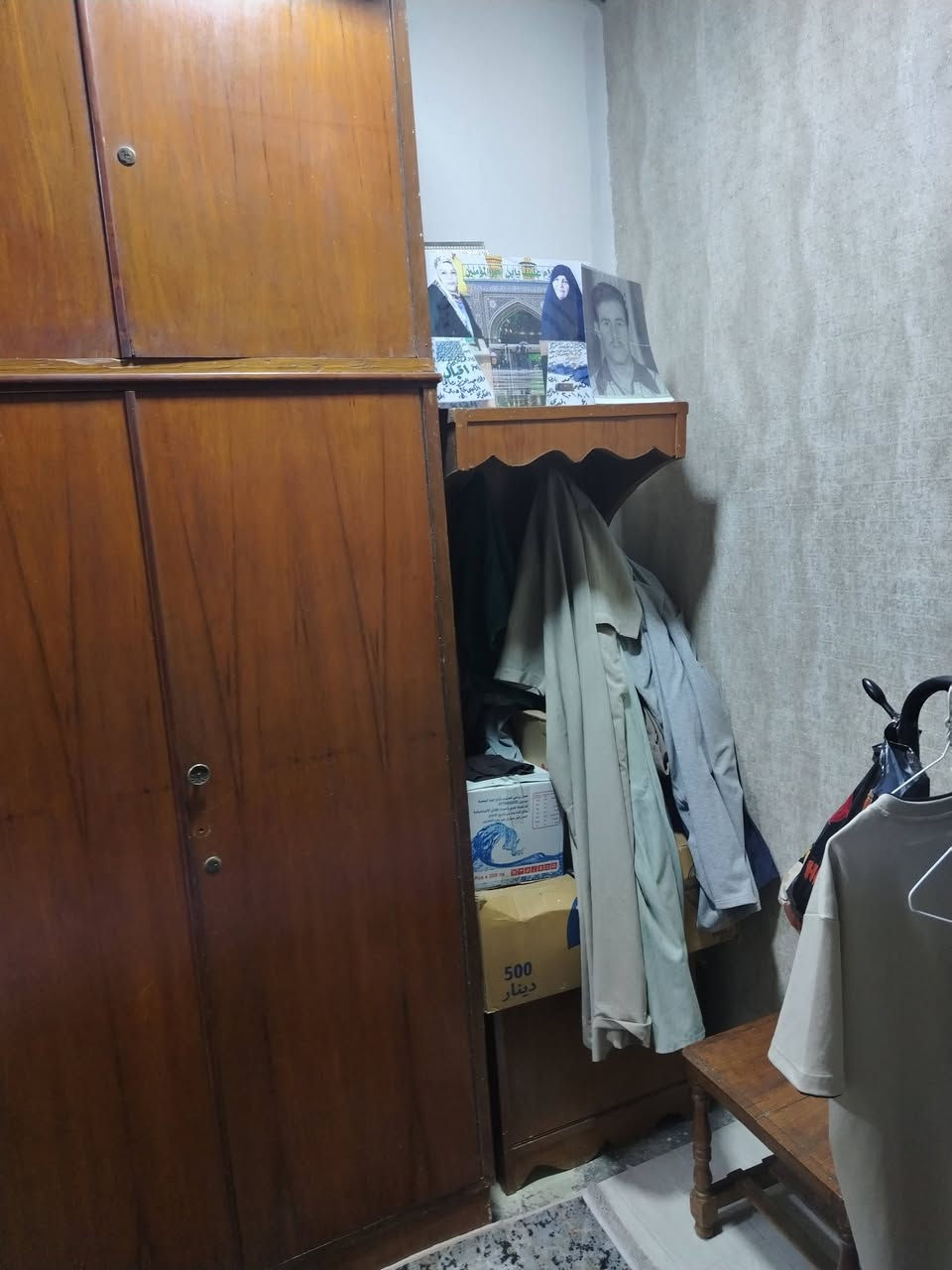 ت السلام عليكم اخوان غرفه اخشاب صاج للبيع كنتور خمس أبواب طابقين  وزاويه غرفه و ميز تواليت  مكاني  البصره الابله
رايد الغرفه كله ب٥٥٠
***********
