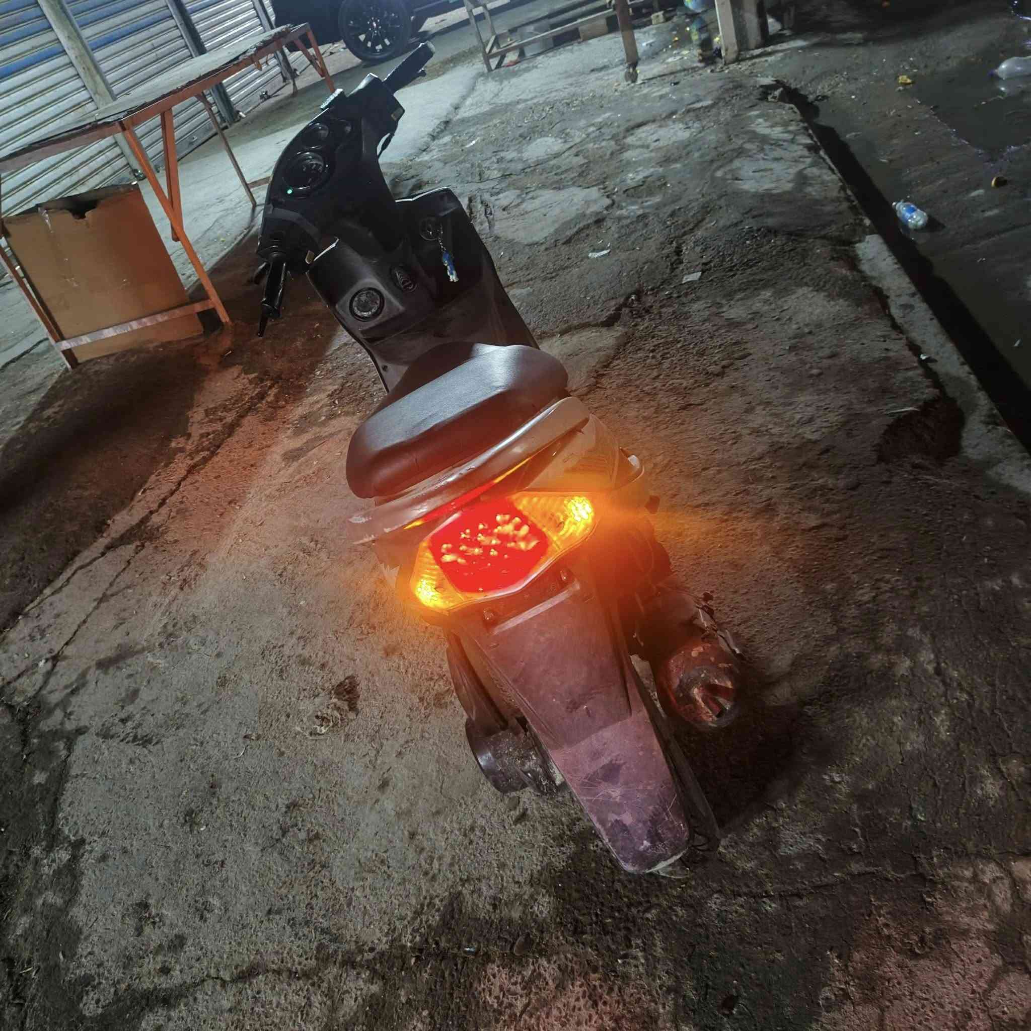 للبيع سعر 180 وبيها مجال متواجد خاص او *********** مكاني بغداد الشعب
