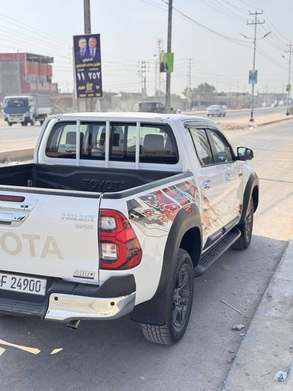 سلام عليكم اخوان بيكم تيوتا هايلوكس 2025TRDسياره إقصاد ماشيه 20الف سياره جديده على وضع لوكالة مكفوله كفاله عامه السعر 395$ عنوان البصره الدير رقم ***********
