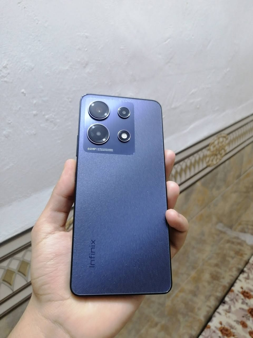 جهاز Infinix note 30 للبيع
شاشة 120hz 
بطارية 5000 mAh
شحن سريع 45w 
معالج Helio G99
ببجي 60 فريم 

الجهاز نظيف جدا مع كامل ملحقات وياه الباكيت 
السعر 160 الف وبيه مجال بسيط حك الجية  .
مكاني الرمادي زنگورة 

وتساب ***********
