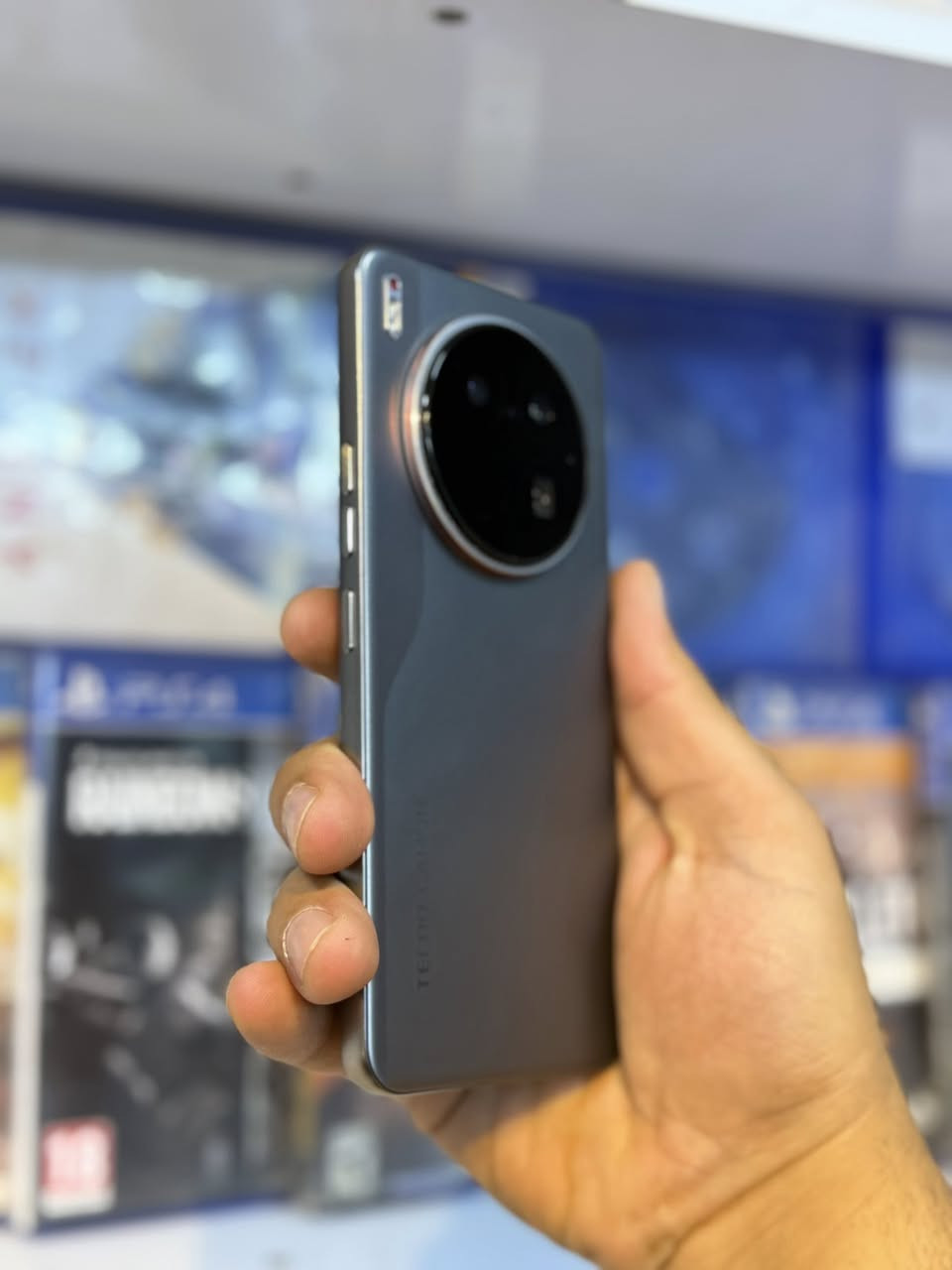 كومان ٤٠ برمير 5G مكفول شاحنه وياه جهاز بل جيس سعر خاص العنوان حله حي الامام رقم ***********
