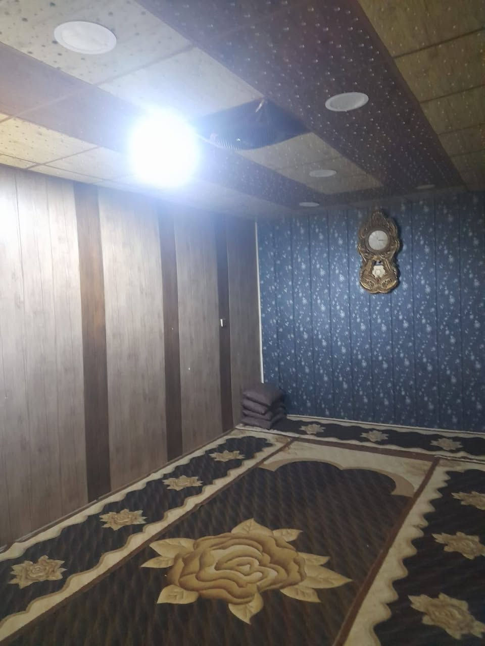 يعلن مكتب ابو يحيى لتجارة العقارات في محافظه كركوك قضاء الدبس  عن بيع   بيت سكني في حي الشهداء القديمه  بالقرب من بيت ابو مخلد  مساحته أكثر من ١٥٠  متر خدمات   ماء وكهرباء تبليط يتكون من ١ غرفة نوم وهول واستقبال وصحيات ومطبخ م السعر على الخاص  والسعر مناسب  ورخيص جدا  وبي مجال  كما موضح بالصور أدناه 👇👇👇👇👇 للتواصل عبر الأرقام التاليه

*********** يحيى الحمداني ابو عبدالله

*********** ابو يحيى

*********** يحيى الحمداني ابو عبدالله
   ( التوفيق من الله و للجميع) جميع الأرقام  واتس اب

ملاحظه
دوام المكتب من الساعة التاسعة صباحا لغاية الواحدة ليلا للتواصل على الأرقام المذكوره اعلاه ☝️☝️☝️☝️☝️☝️
