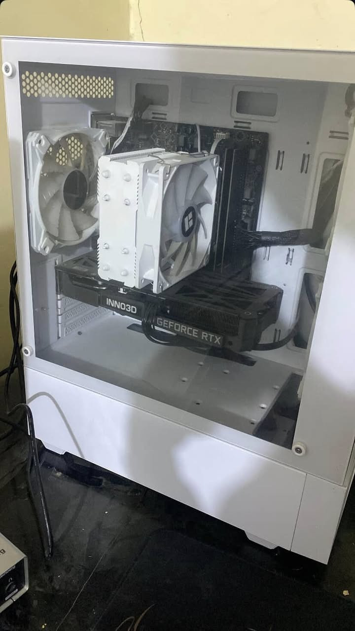 السلام عليكم
عندي PC Gaming نظيف جداً استخدام أقل من ٤ أشهر
📌 ما مفتوح أبداً ولا بي أي عطل
📌 استخدام شخصي وألعاب خفيفة فقط

المواصفات:
🟢 كرت شاشة: RTX 3060 Ti 8GB INNO3D
🟢 معالج: Ryzen 5 5500
🟢 مذربورد: B550M
🟢 رام: 16GB Lexar
🟢 باور: 650W GameMax
🟢 مبرد معالج: RGB Cooler
🟢 UPS: 1500VA
🟢 كيبورد: Mechanical K500
🟢 ماوس: AttackShark R1

🎮 يشغل كل الألعاب الحديثة على High / Ultra
💨 الجهاز سريع وبارد وما بي أي مشكلة

📞 التواصل: خاص أو واتساب
***********
