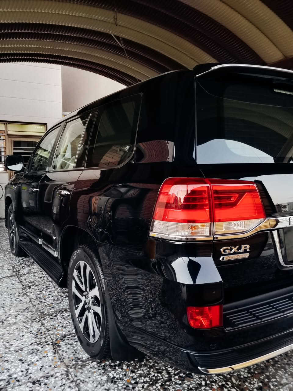 سلام عليكم للبيع 
لاندكروز لون اسود موديل 2019 بريم فوول مواصفات 

رقم بغداد انكليزي سنوية بسمي لحد 2030 هزه جديدة 

مكفولة كفاله عامة كفاله من صبغ ولبارد ورصعة وشخط وتكحيل سيارة حيل جديدة بعدها بلكارتون وبعد احلة من صور ماشية 66 ألف سبير منازل وكل أغراضها موجودة وياه 

موصفات بريم فوول مواصفات 
محرك 6 سلندر 4000 
فتحة سقف 
خمس بصمات تشغيل عن بعد 
جنه كهرباء شفط باب ربع شفط 
٨ ايرباك ؟؟ 
كيجات لكزز+ اشاير ترحيب لكزز 
شاشه جبيرة+ دفدي بلقمارة 
حساس أمامي خلفي جانبي+ رادار 
كشنات جلد كشنات كهرباء ٣ وضعيات كهرباء 
وبعد بيها هواية مواصفات ماذاكرهن 

مكاني بغداد الكرخ الي عندة ستفسار يتصل 👇
*********** بشار العبيدي 

*********** بشار العبيدي
