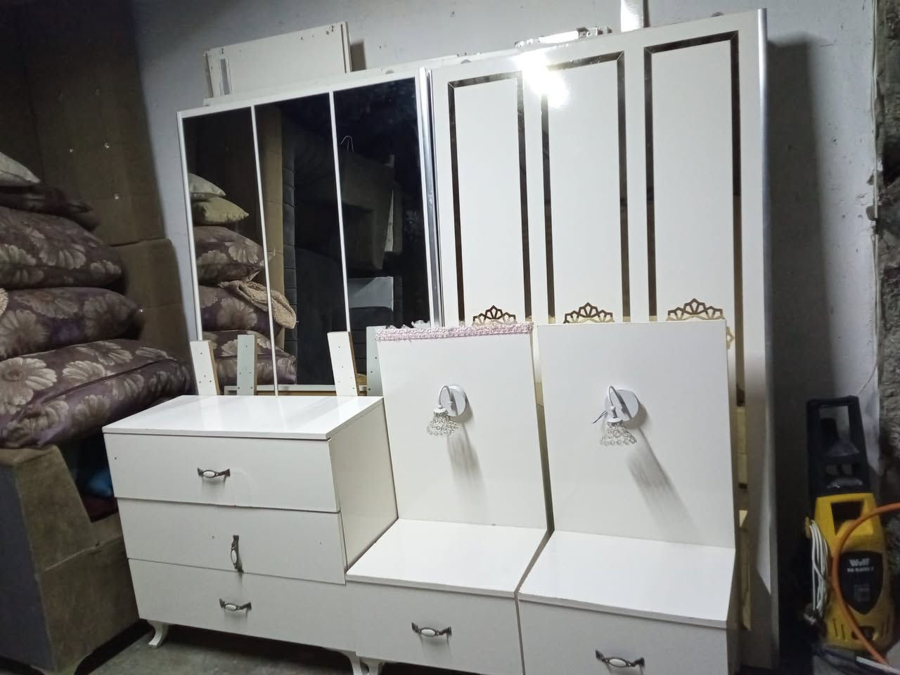 سسسعر غرفه 190 الف  جمله 4 غرف مفرد 250 الف  
***********
واتس
