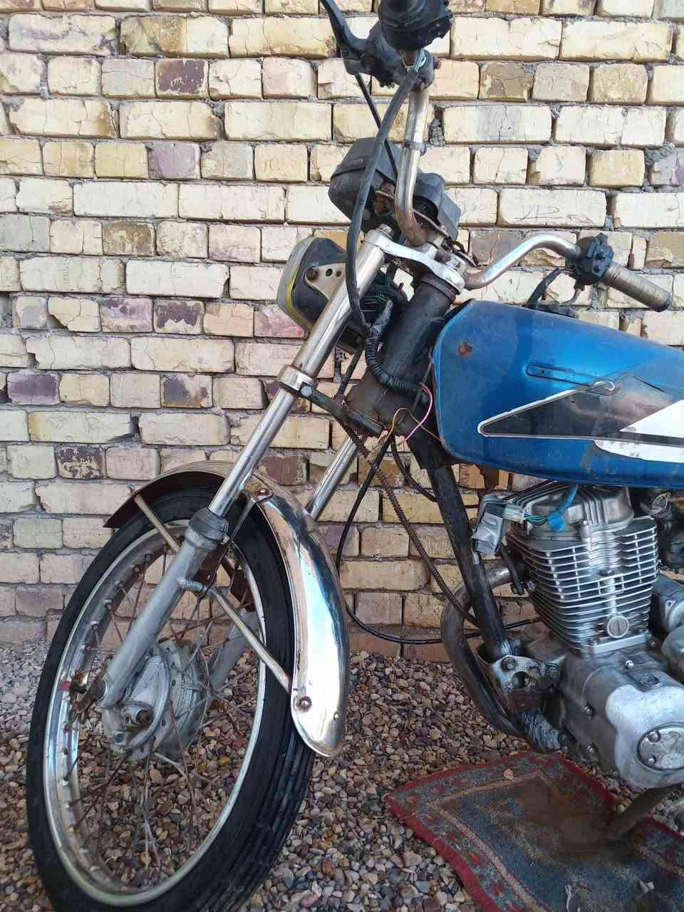 سلام عليكم للبيع بارت كلك كلك محرك مجفت ضفيره جديده تشتغل سلف تايرات جدد دبلات جدد لايت شغال السعر 325 وبيها مجال قليل  مكاني الشطره مقابيل محطه الكهرباء ... ***********
