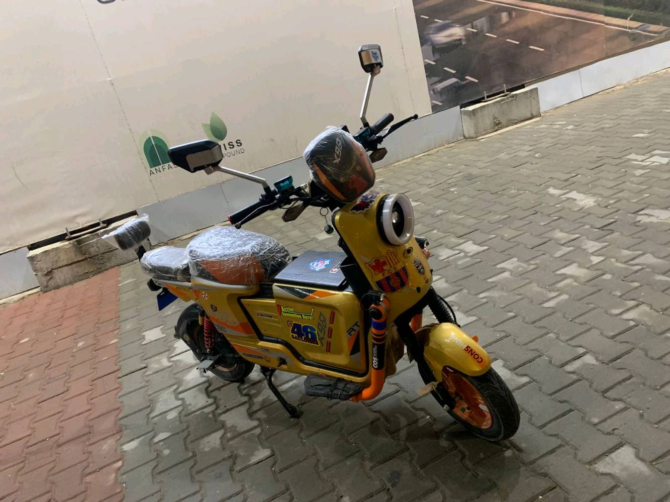 السلام عليكم X900 نضيفه وكامله مابيه نقص  بطاريات كبار سرعه 60 حقيقي قوه الملف 2000
موديل 2025
درع رياضي 
فلنجه امامي 
فلنجه خلفي 
ويل امامي 
كشنات جلد شامو
دواسات رياضي
عنبار رياضي 
دبلات خلفي رياضي متحس بلطسه طستها فد ناعمه
مري اصلي 
بصمه وسويج 
طخم تايرات امامي خلفي جديد النقشه العاليه  
شباب الدراجة كلش جديدة ومحافض عليها ومن تشوفها تتأكد

السعر 500 وبيها مجال للشرايه العنوان بغداد الغزالية
رقم*********** وتساب او خاص ما متواجد عل رصيد