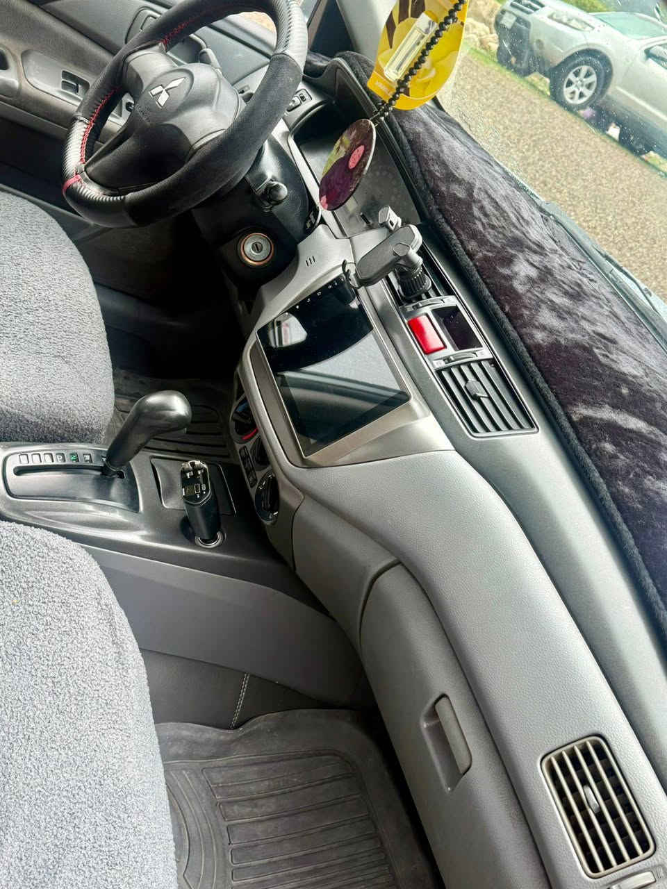 لانسر موديل2007 سیارە جدید
بدوون ضربە بدوون بارد بوون تعدیل بدوون شخط 
بیە اي شـخط رجع 10ورقە  2800الف ماشیە  
4تایە جدید سبیر جدید  محرک 13   شاشە ایباد 
کامیرا  جام ئوتو   گیر اوتوماتک  سنویە جدید2029 
سیارە بشرط تحویل  و غرامە    سیارە حزام صبخ فقط للجمالیە


**إذا كنت صاحب هذا الإعلان وتريد حذفه لأي سبب، رجاءا أرسل رسالة إلى الدعم الفني**