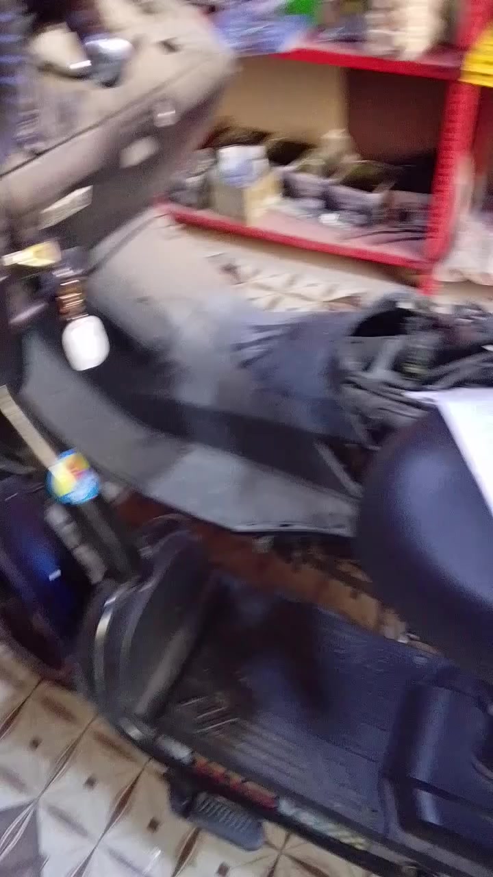 السلام عليكم دراجه شحن للبيع حجم 20 دراجه صار لها شهر ونص من طالعه فول مواصفات بصمتين سويتشين جهاز انذار بطاريات خمسه مكان ناصيه مركز اتصل على هذا الرقم ***********
