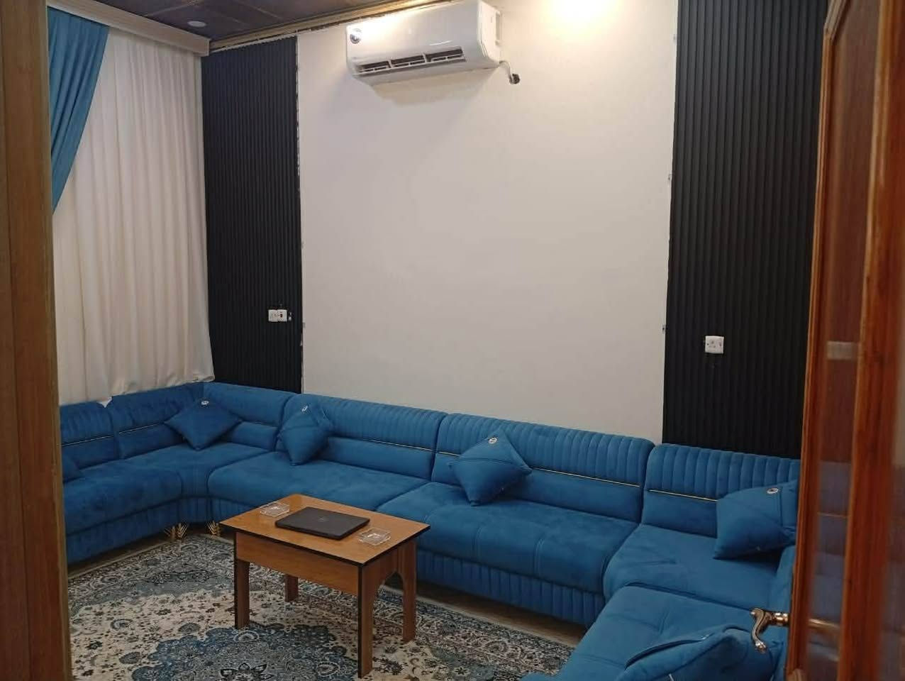 بيتين للبيع حمدان المعاريف قرب مدينة الاندلس شارع سيد حامد ع الفوك بيتين لصق للبيع عليهن سقف واحد ويفصلهن حائط واحد مساحة كل بيت ١٠٠م يحتوي على غرفه وصاله واستقبال ومطبخ وصحيات وكاله بأسم المشتري ونسخه من الطابو ينباعن سوه السعر 99 وبي مجال


**إذا كنت صاحب هذا الإعلان وتريد حذفه لأي سبب، رجاءا أرسل رسالة إلى الدعم الفني**