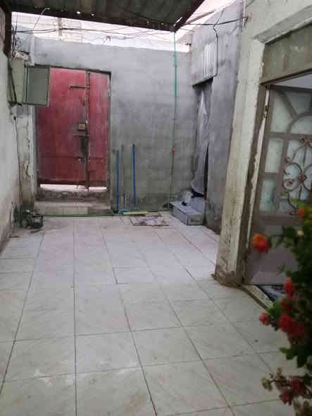 بيت للبيع او المراوس مساحته تقريبا 130م اساس صب كونكريت المكان كوفه ـ شارع ميثم التمار ـ منطقة دور الحوزة يبعد عن الشارع التبليط الرئيسي 70 متر مكوناته غرفة وصاله ودرج وبيتونه وحمام داخلي حالياً مستخدميه مخزن للبضاعه مطبخ طارمه استقبال حمامات خارجيهه
السعر 30 وبيه مجال
***********
