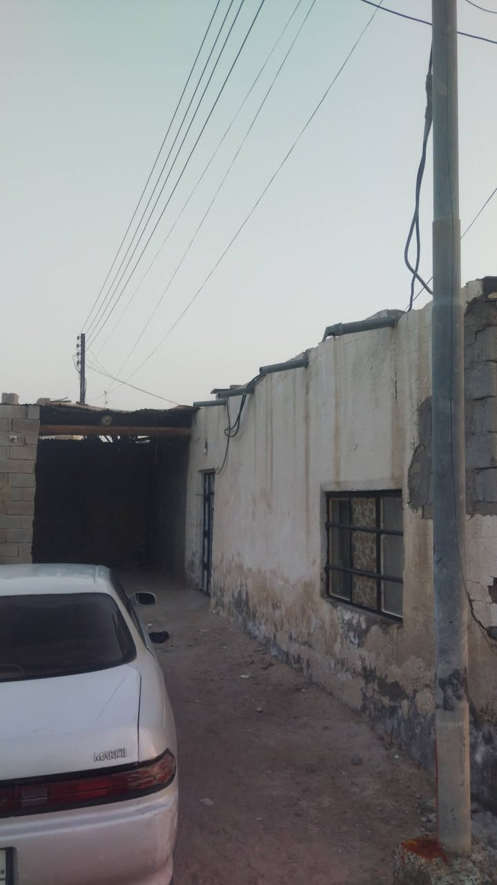 يتوفر بيت ٣٥٠متر وقف سني مسجل بالعوجه موقع مميز ومناسب جديبعداََعن شارع العوجه الرئيسي اقل من ٥٠متر السعر ٧٥مليون وبي مجال ***********
