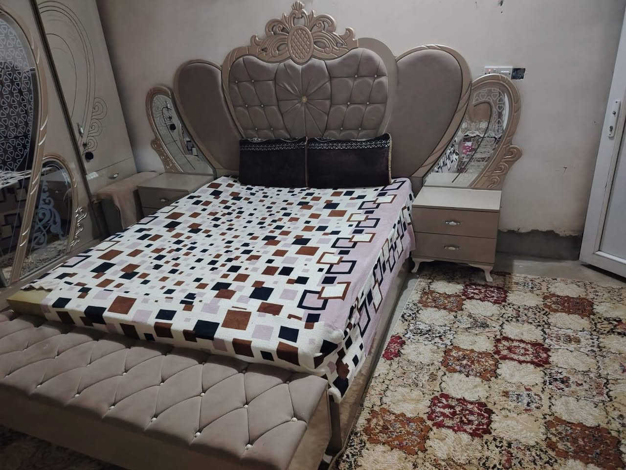 السلام عليكم غرفه نوم ملاكيه السعر 500بيها مجال الستفسار اتصال عل رقم ***********
