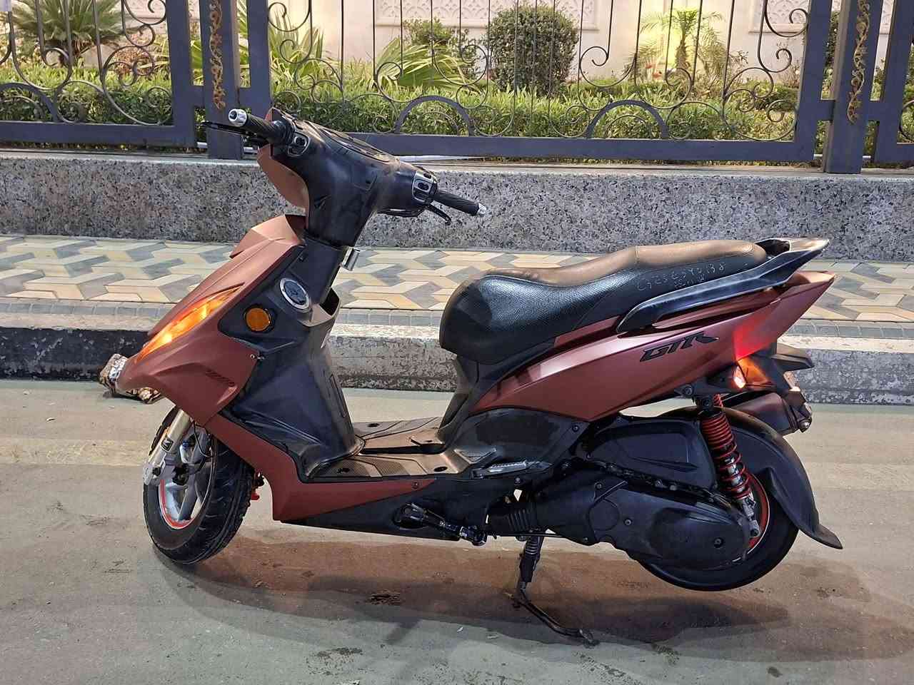 السلام عليكم دراجه للبيع جيتي ار الدراجه تزويد خارجي صدر وكلجات رياضي وقبق فلاوين و يدات بريك ncy و شاشه3 الوان+ كفاله عامه العنوان البلديات ***********
