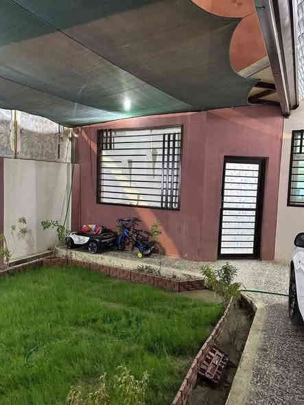 دار للبيع 🔥 للبيع 🔥 🌼في مجمع الكرار السكني. 🌼
المساحه 160 متر 
- *الموقع*: مميز، مرحلة ثانيه شارع 15 وجها كوفه عكس الشمس 🌞 
- *السعر*: 135 مليون نقداً ( سند حر )
  للاستفسار، يرجى الاتصال على [رقم الهاتف].
***********
