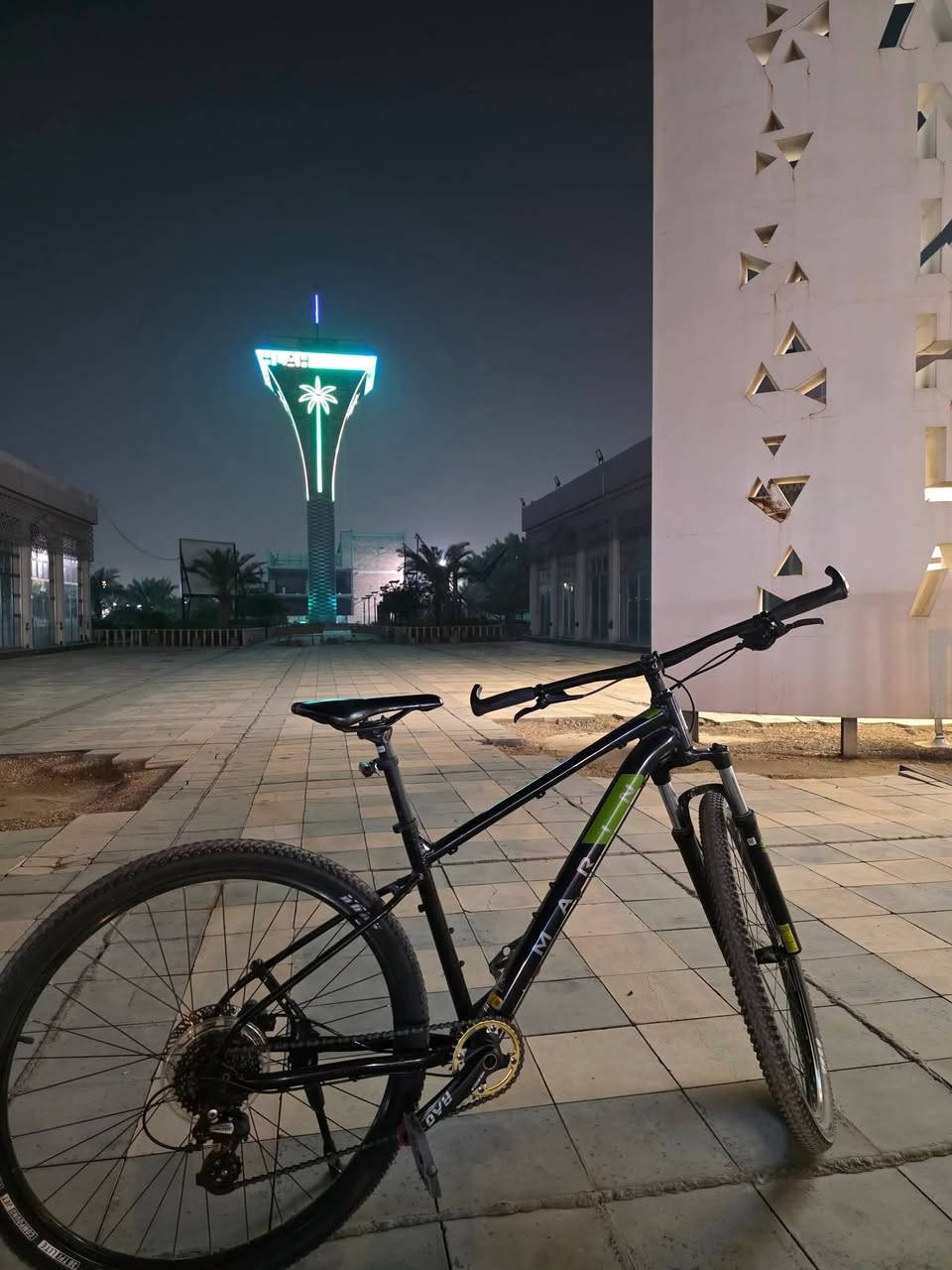 السلام عليكم
لبيع 
بايسكل مارلن صناعه اندوسي 
بايسكل مختم ستيرن سرج بل كامل 
مكينه طرب 36 سيم قياس حجم 29 
دبل هايروليك 
بدال بريك 
سستم شيمانو 1×8 
زوج تايرات جدد قبل سبوع شادهن 
بايسكل بي هواي موصفات مامذكوره 
خوذه ومطاره وستاند هديه 
تواصل ***********
