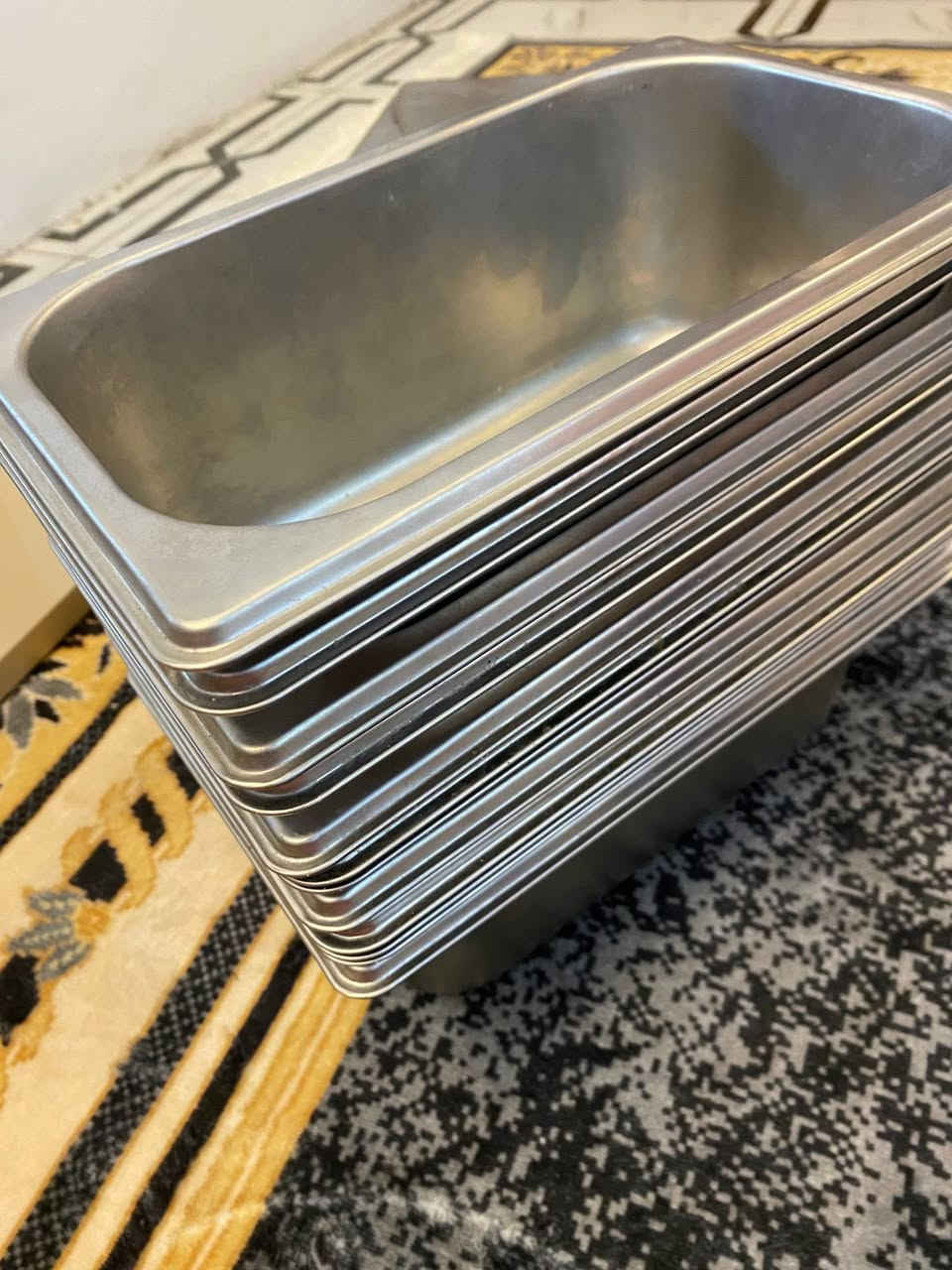 السلام عليكم
ميزان الكتروني شغال لحد ال 40 كيلو
السعر 25 
او عجانة شغالة نضيفة السعر 60 
او لدي مكينة للايسكريم ممستعملة 
سعرهة 10 
ولدي بلانكات العدد 12 
السعر 20 
مكاني بغداد حي الاعلام 
رقمي ***********
