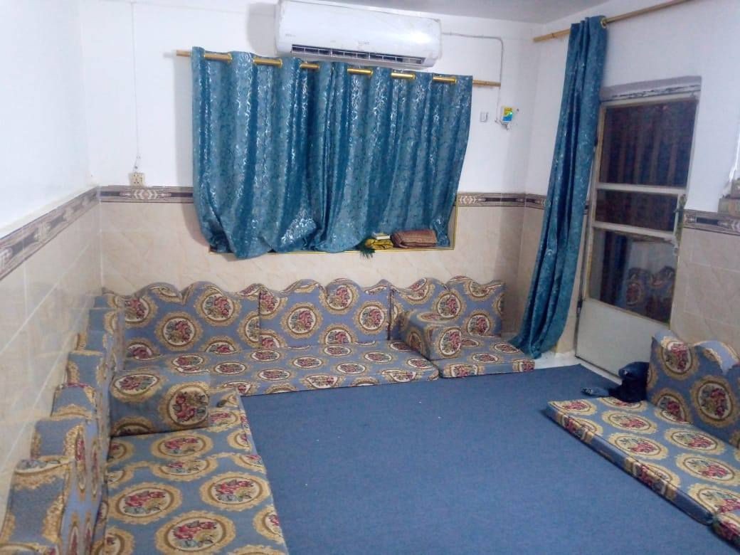 اللهم صلي على محمد وآل محمد
 🏠 دار للبيع 
⛔   شارع بريد التحدي. خلف مطعم أربيل 
📈 المساحة   :  100 ركن مربع 
يتكون من : طابقين 
- غرف نوم عدد 3 
- صالة عدد 2 
- استقبال 
- مطبخ
صحيات 3 
☎️ للأستفسار والمعاينة اتصل على :
***********
الرقم يحتوي على واتساب 
📍 زيارة مكتبنا الكائن في : حي الصدر الاول السايدين قرب مطعم كباب نذير 
📥 مكتب أدم
