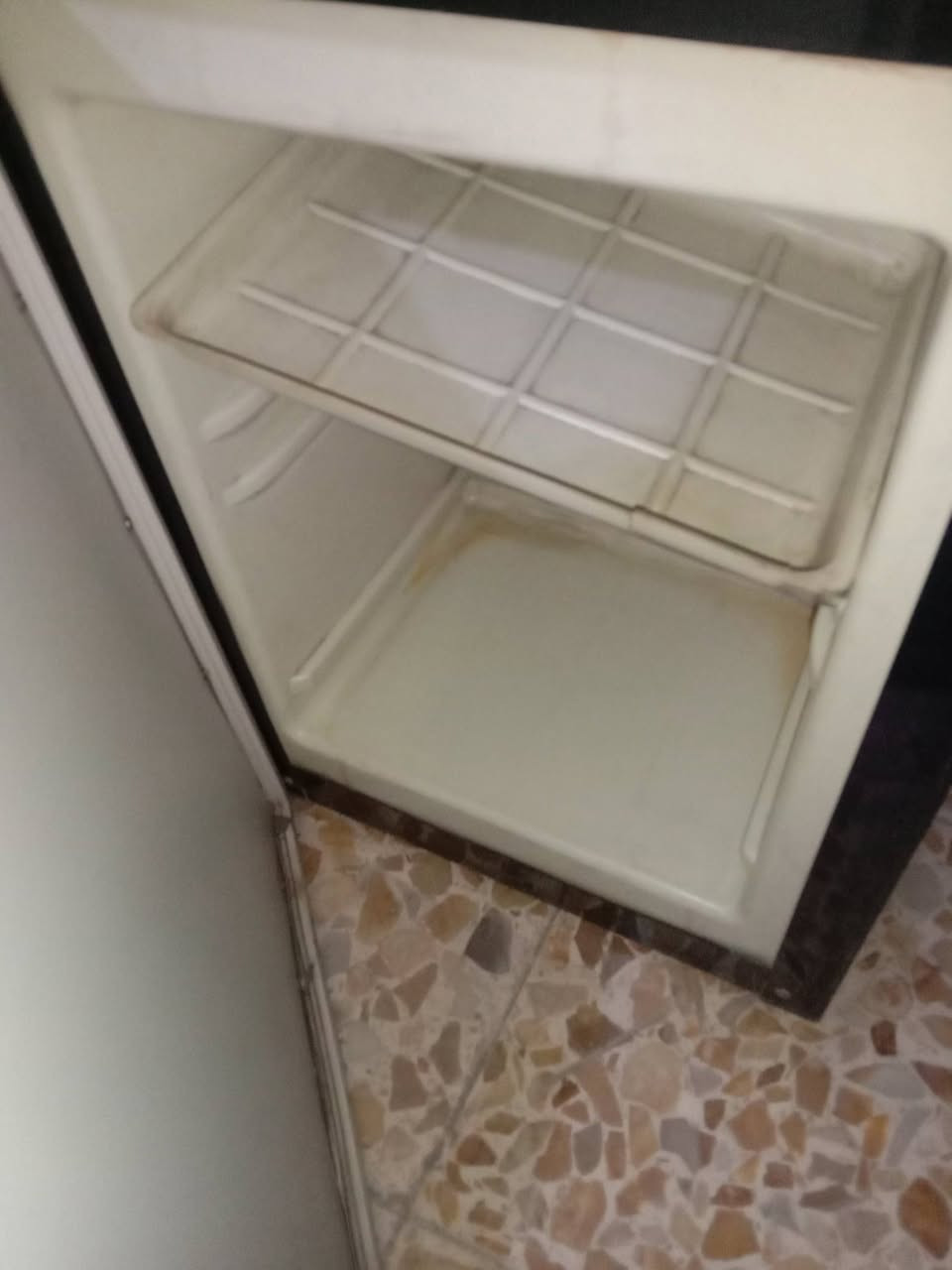 قنينة متروسة ب٥٠ مبردة ٤٠ صوبة ٢٠ بعدها جديدة هاي سنه اخذتها براد ب٦٠مستخدم قليل مكان بغداد


**إذا كنت صاحب هذا الإعلان وتريد حذفه لأي سبب، رجاءا أرسل رسالة إلى الدعم الفني**