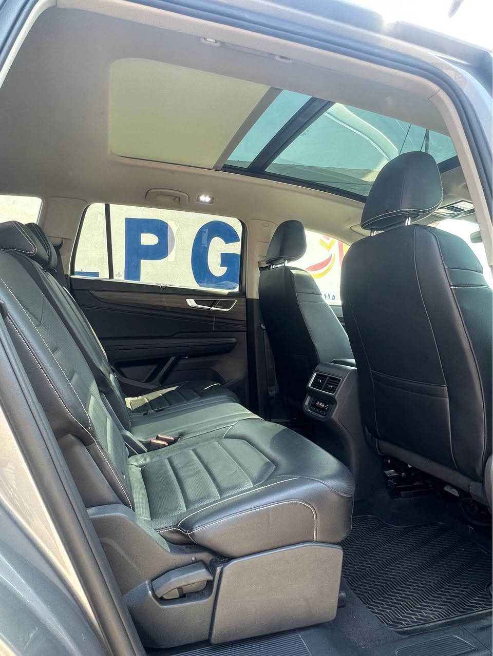 کوردی /عربی 
*********
دروستكراوي :-VW 
مۆدێل :- atlas 
ساڵ : 2024 
بزوێنەر : V4 2.0L
بگۆری بزوێنەر : Automatic 
سوتەمەنی : بنزین
دۆخ : بەکارهاتوو
ماوەی ڕۆشتوو:   42.000 km
تابلو ئوتومبێل : کاتی  
ليدراو : جاملخ و كةميك بونت سيارة بى ارباك 
***********
النوع :- VW
المودیل :- atlas
السنة : 2024 
المحرك :  V4 2.0L  
ناقل الحركة: Automatic
نوع الوقود : بنزین
الحالة: المستخدم 
عدد اميال :    42.000 km      
رقم السیارە: کاتی 
ضرر:- جاملخ شوية بونت سيارة بدون ارباك 
**********
***********
عنوان : اربيل  mm أربيل, العراق
