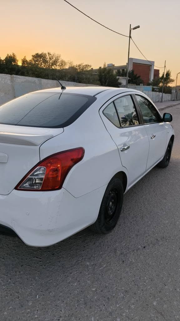 حلوة وجاهزة 
كير 
مكينه 
حدادية 
تبريد 
كله جاهز 
بيها جاملغ جهه السايق 
وباب السايق اثر شخطه ستوته 
بأسم شركه 
تريد وكاله تريد تحويل 
السعر 97 وبيها مجال
بيع او مراوس 
*********** النجف, العراق
