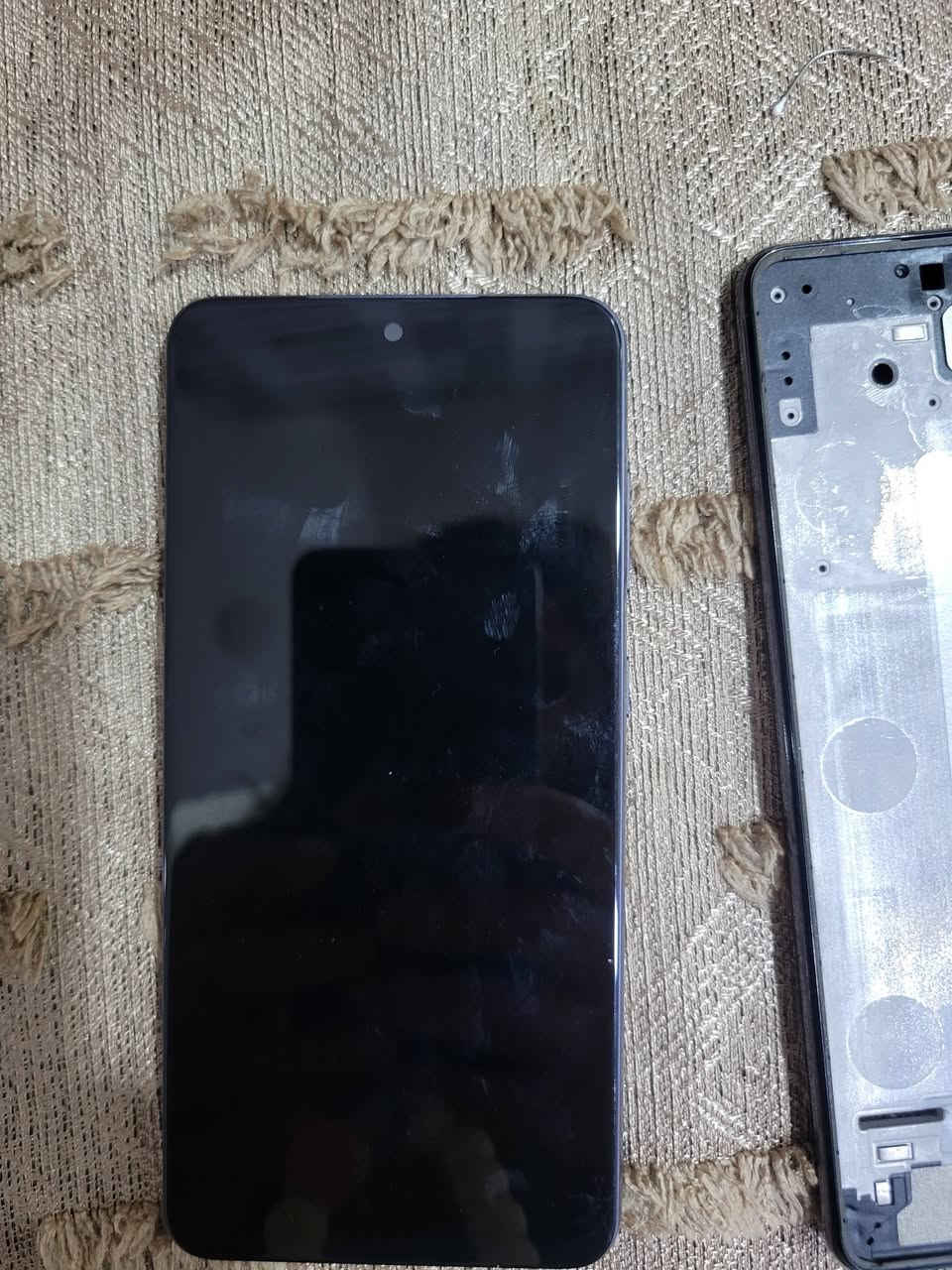 الي يريدهم للبيع 
واحد A71 
ول ثاني كلكسي s21


**إذا كنت صاحب هذا الإعلان وتريد حذفه لأي سبب، رجاءا أرسل رسالة إلى الدعم الفني**