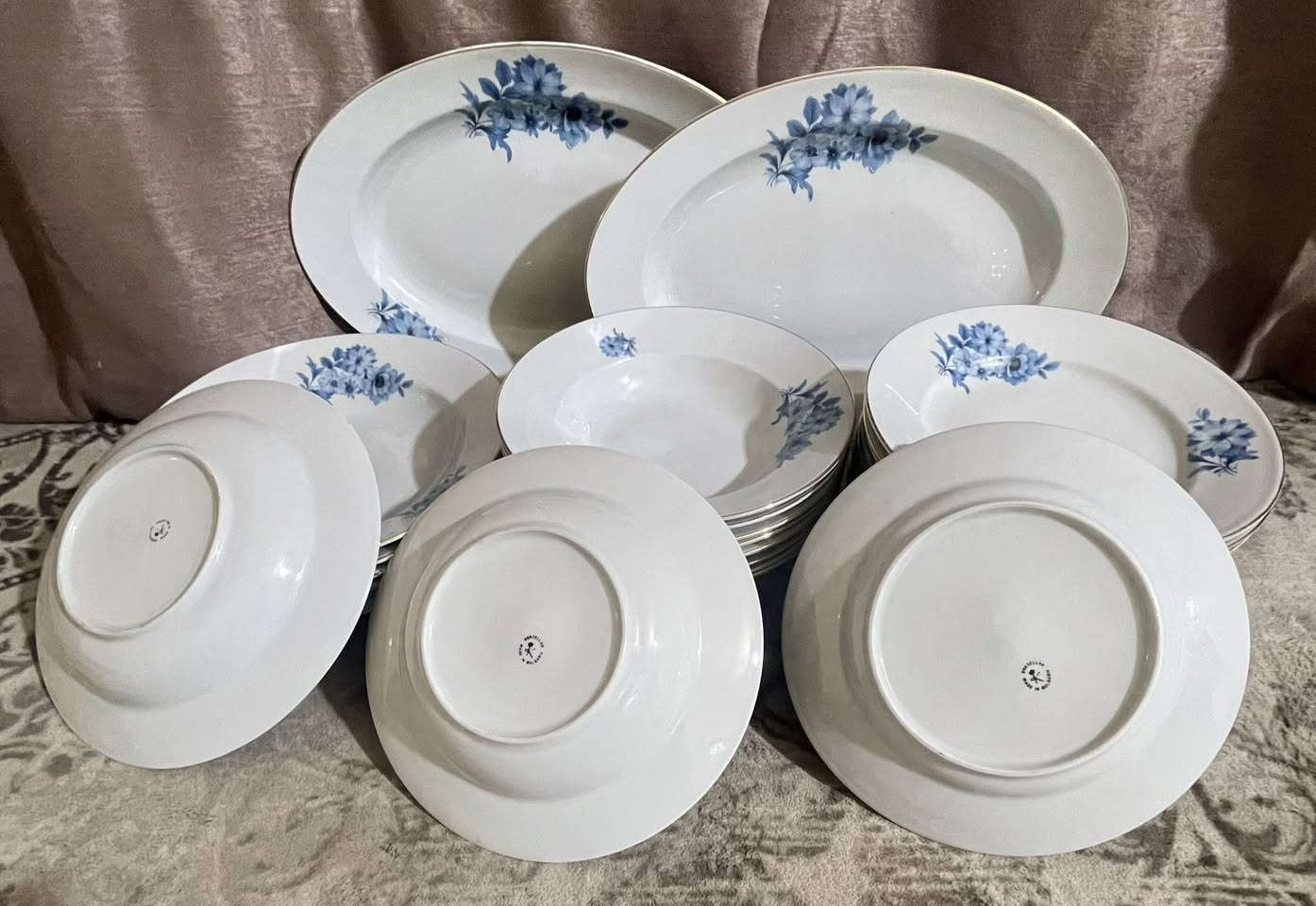 (الاسوء من الاهمال : تفاهة الاعذار ) 
مساء الخير والسعاده عليكم جميعاً 
مجموعة بلام وصحون عدد (٢٩ ) قطعه بلغاري مختوم لوك غير مستخدم استيراد الأسواق المركزية 
بلام عدد (٢) قياس الطول ٣٧ سم والعرض  ٢٤ سم 
(٦) صحون عميقه قياس القطر ٢٥ سم 
(٩) صحون عميقه قياس القطر  ٢٣سم 
درزن عدد(١٢) صحن شطح تقريباً قياس القطر ٢٢ سم 
السعر خاص لطفاً يوجد توصيل لكل محافظاتنا الحبيبه


**إذا كنت صاحب هذا الإعلان وتريد حذفه لأي سبب، رجاءا أرسل رسالة إلى الدعم الفني**