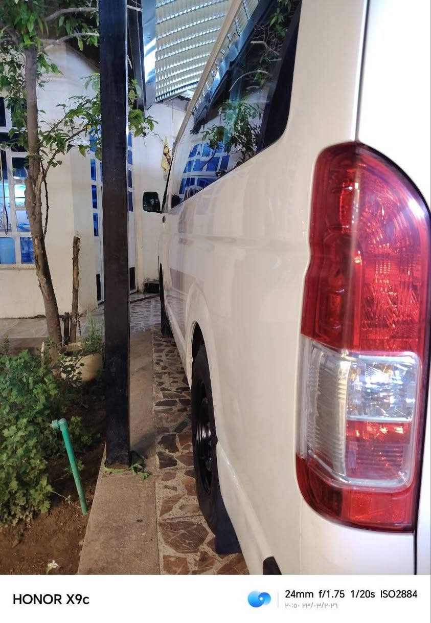 السلام عليكم هايسه موديل 2014 دخول بل 22 سيارة كفاله عامه فقط باب سلايت صبغ شبرين جوه اليده مال الباب دوشمه عامه جديده صار عشر ايام  +تخم تاير جديد + محرك كير اكسن مكفول تبريد خير من الله 
سياره ماشيه 200 
سياره حره بسمي رقم انكليزي مصفره من كلشي مكاني بغداد جسر ديالى القديم انتصال علئ الرقم ***********
السعر 230 وبيهة مجال
