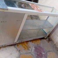 ميز ألمنيوم • نظيف • للبيع