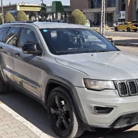 سعرها 140 ورقه وبي مجال للمراوس او البيع   جيب موديل 2012 محرك هيمي V5...