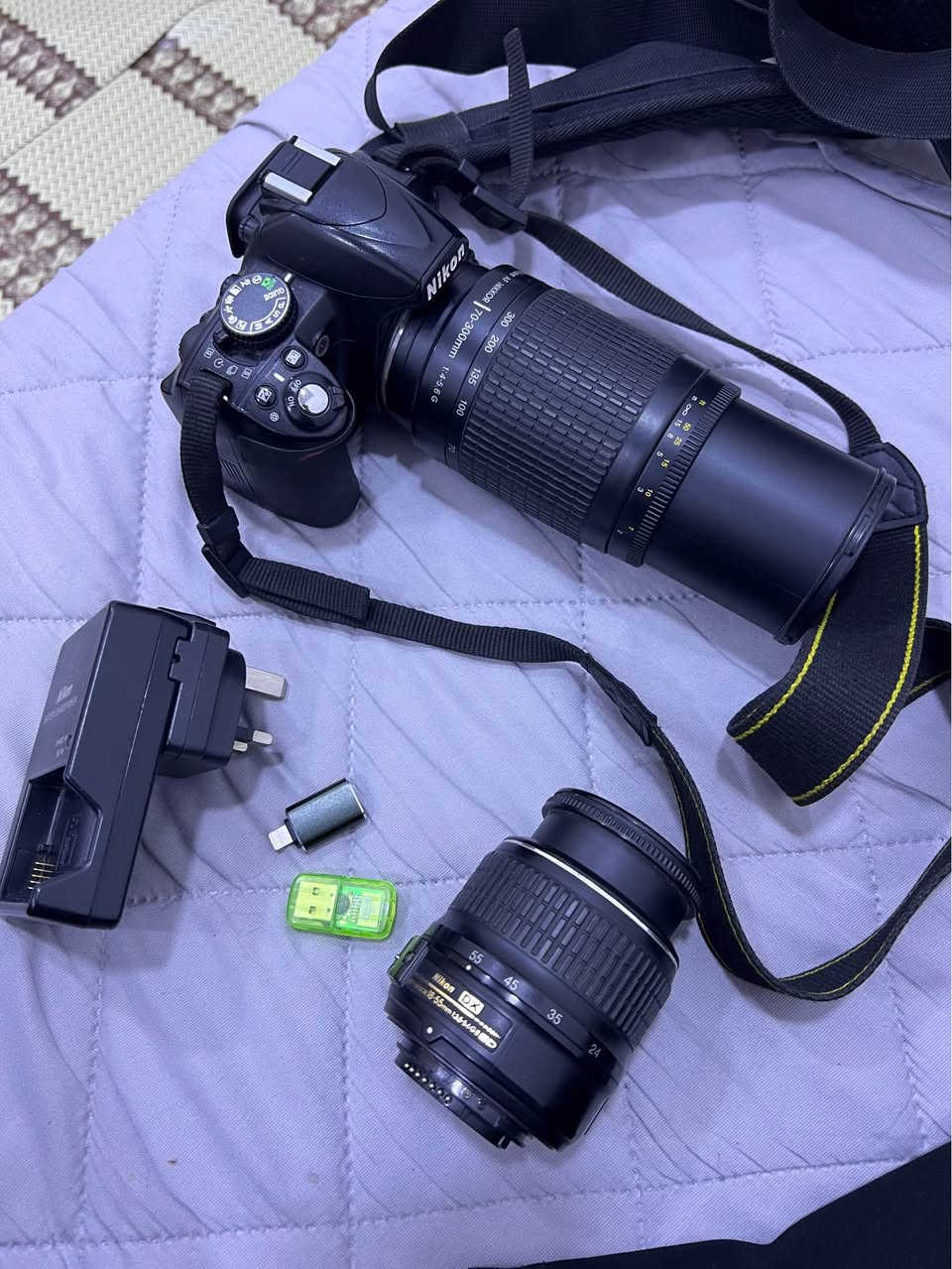 للبيع كاميرا Nikon D90 مستعملة نظيفة
المواصفات: بادي + عدسة زوم + بطارية + شاحن + شنطة
الحالة: ممتازة، الشاتر قليل 
المكان: البصرة الهارثة 
السعر: 350 دينار
***********
