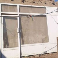 باب المنيوم • نظيف