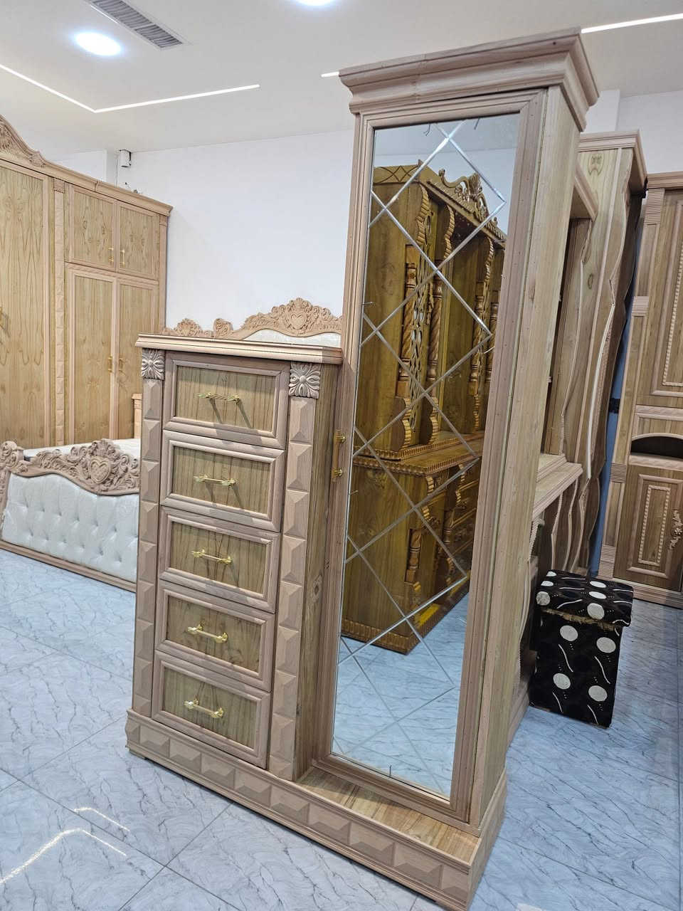 #بالتقسيط_بالتقسيط # بالتقسيط المريح 
غرفة ستة ابواب شغل ثقيل 
تاج زان مصري مع هدية دوشك 🎁 
 صبغ حسب الطلب والدوشمة حسب الطلب 📢
مصاطر زان الغرفة داخل خارج صاج 🔥
دنكة من النوع الفاخر الغرفة كلها توج زان🆕️
   للاستفسار/***********/***********
***********
