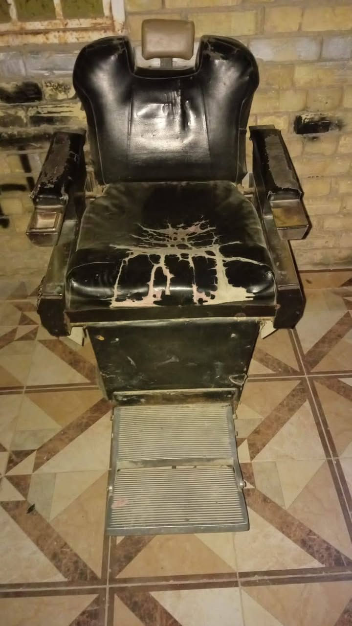 سلام عليكم كرسي حلاقه للبيع سعره ٥٠ الف قفل

 ميز حلاقه الاسود  ٣ دنك وجامه وحده الثانيه مكسوره   السعر ١٥٠ قفل شغل نجار تفصال  
ميز حلاقه تعليك  هوه وجاماته عدد ٢ اب ١٠٠ قفل 
مكاني شطره 
***********
